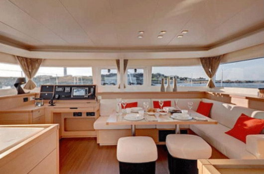 Spacious and elegant salon  of the Lagoon 450 F