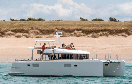 Whitsundays Yacht Charter: Lagoon 40 Power Catamaran From $9,976/week 4 cabin/2 head sleeps 10