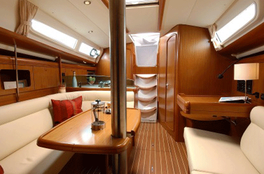Comfortable and bright salon of the Sun Odyssey 36i