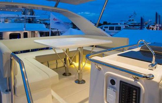 Flybridge of the Aquila 44