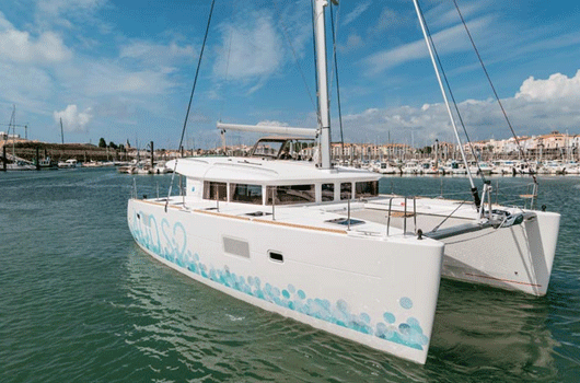 The Lagoon 400 at anchor