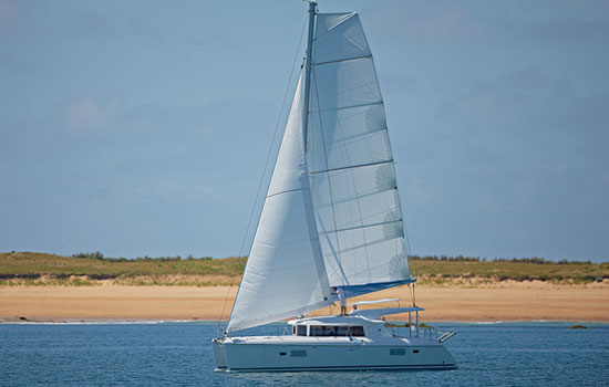 Sailing the beautiful Lagoon 421