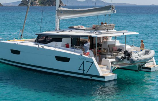 Explore Belize on board a Fountaine Pajot 47