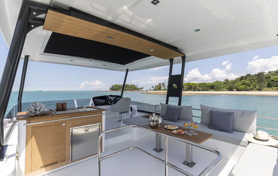 Flybridge of the Fountaine Pajot Motor Yacht 5