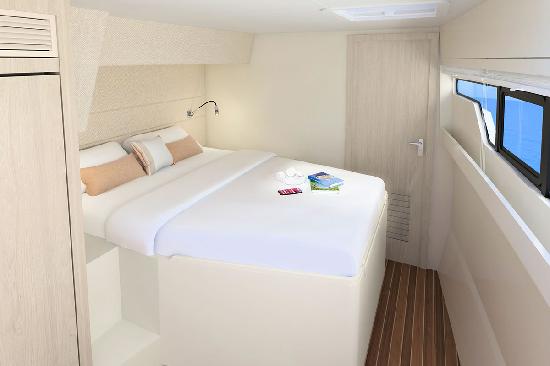 Island Spirit 525 E features 6 double cabins