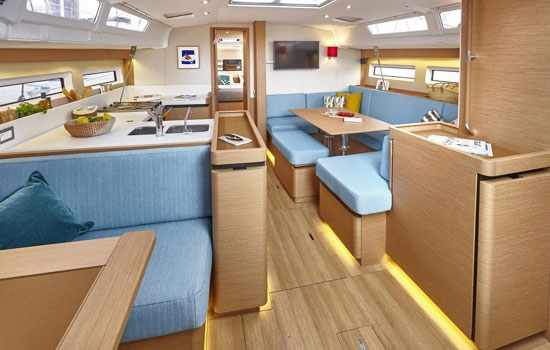 Salon of the Jeanneau 490