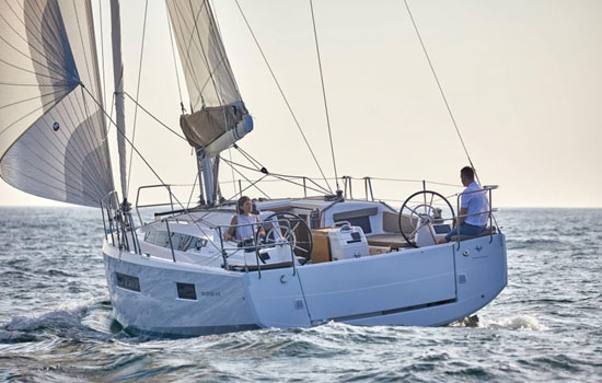 Sailing the Jeanneau 490