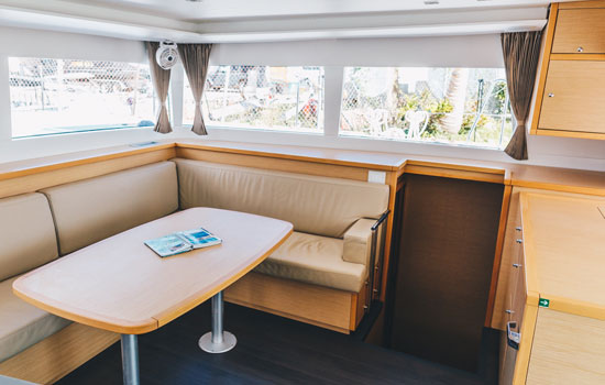 Contemporary and comfortable salon of the Lagoon 450 F