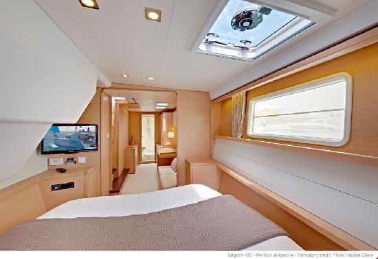 The Lagoon 450 F features 4 double cabins