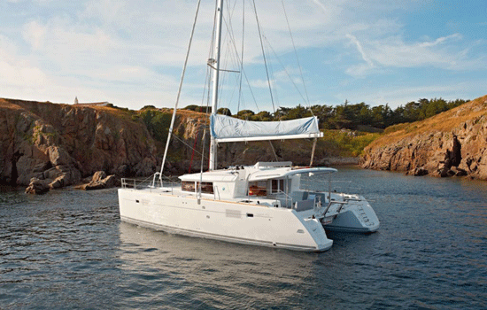 The lagoon 450 flybridge at anchor