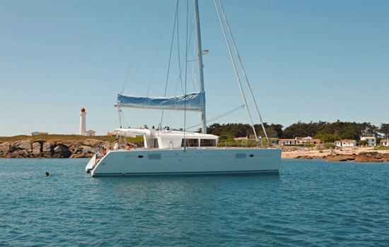 The lagoon 450 flybridge at anchor