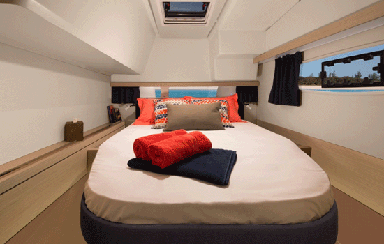 Lucia 40 features 3 double cabins