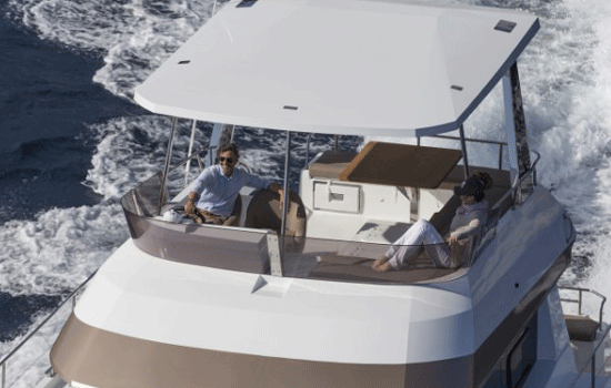 Cruising the Motoryacht 37