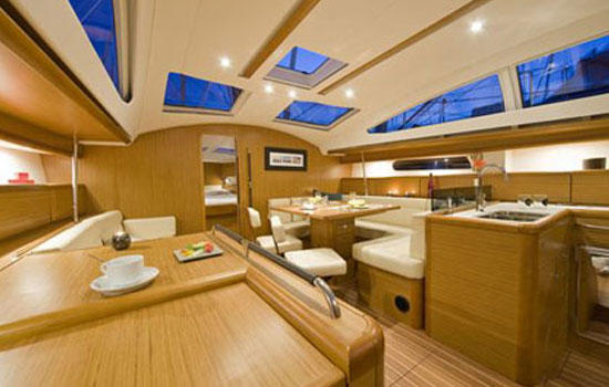 Salon of the Jeanneau 50 DS