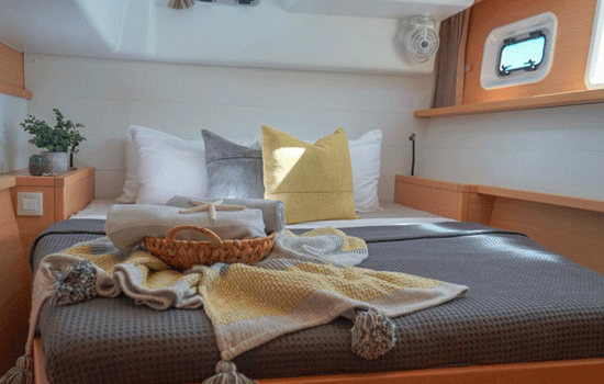 Lagoon 450 S features 3 double cabins for guests