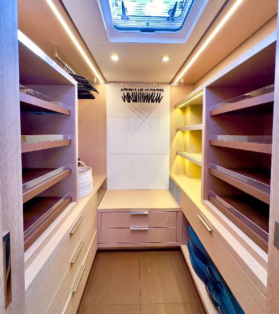 Walk in closets with plenty space