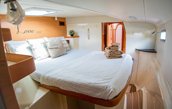 The Leopard 43 features 3 cabins