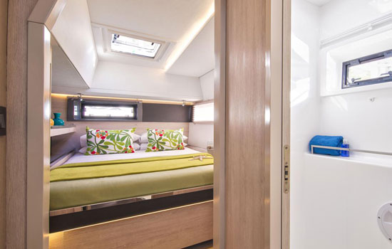 Leopard 4500 features 4 double cabins