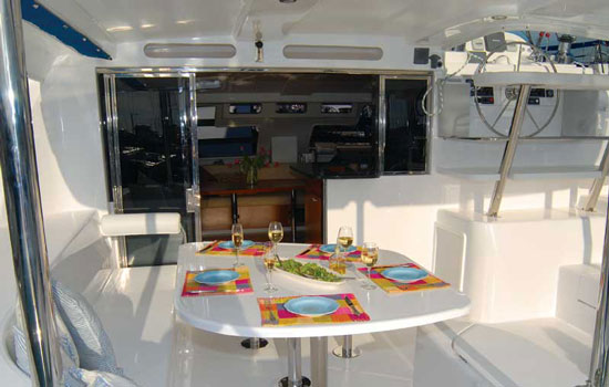 The dining table of the Leopard 4600
