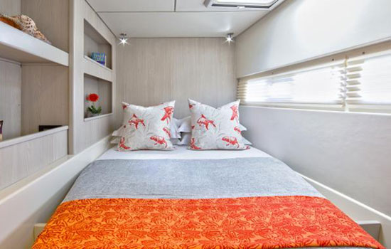 The Leopard 5800 Legacy has 10 guests capacity