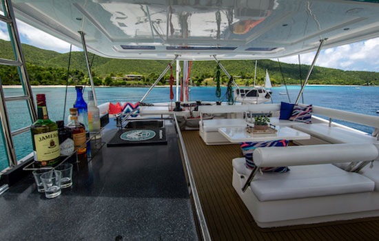 Spacious and comfortable sky lounge and bar ot the Leopard 58