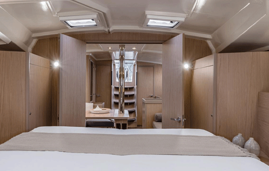Comfortable and spacious master cabin, of the Beneteau 42.1