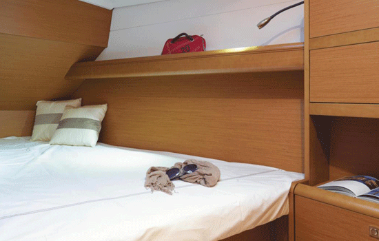 Jeanneau 38 has 3 cabins