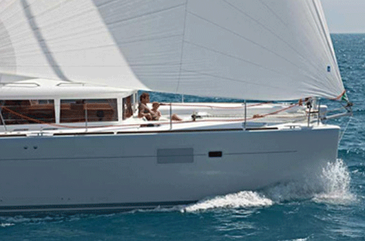 The lagoon 450 F Luxe at sea