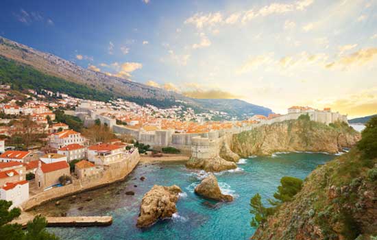 Discover Croatia's variety: medieval cities, ancient ruins, beaches...