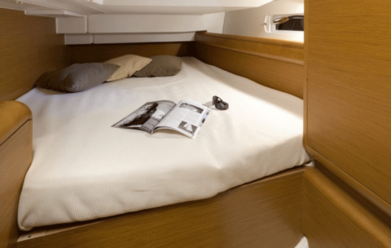 The Sun Odyssey 419 has 3 double cabins