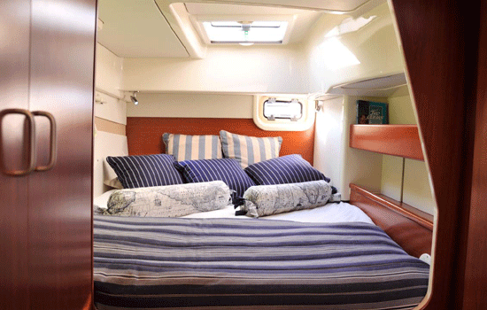 The Leopard 394 PC  features 3 double cabins