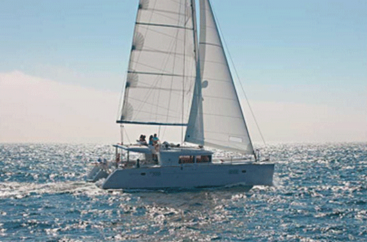 Sailing the beautiful Lagoon 450