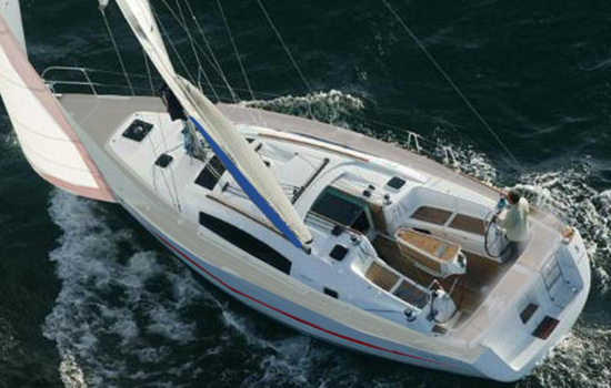 40 foot monohull sailboat