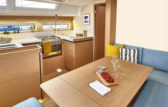 Saloon of the Sun Odyssey 490