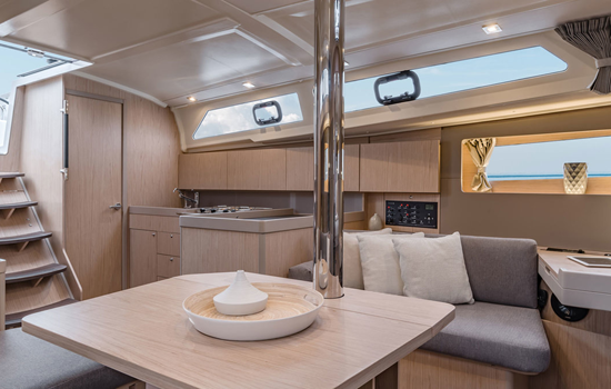 Luxurious salon of the Oceanis 41.1