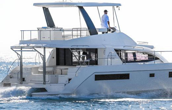 The Leopard 433 Power Catamaran by Robertson and Caine