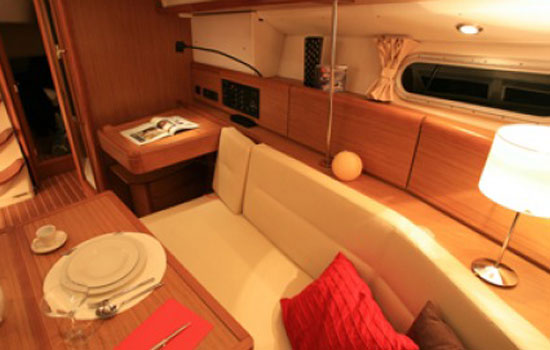 Salon of the Sun Odyssey 39i