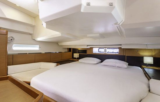 Jeanneau 44 DS features 3 double cabins