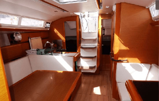 Interior of the Sun Odyssey 419