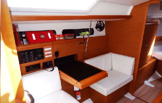 Interior of the Sun Odyssey 419