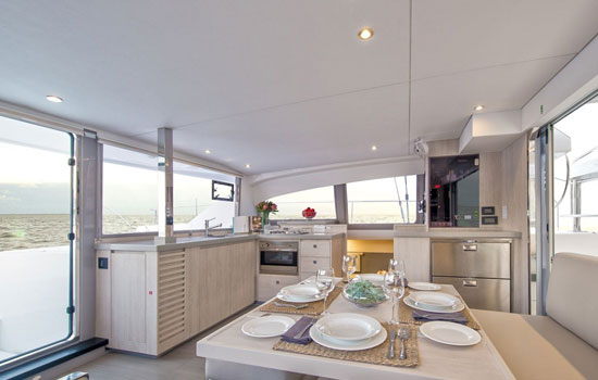 Elegant salon with panoramic view of the Leopard 40
