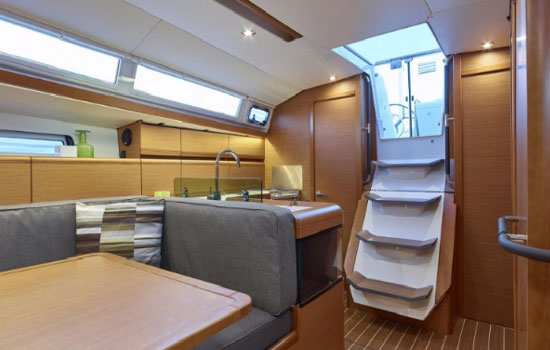 Interior of the Sun Odyssey 419